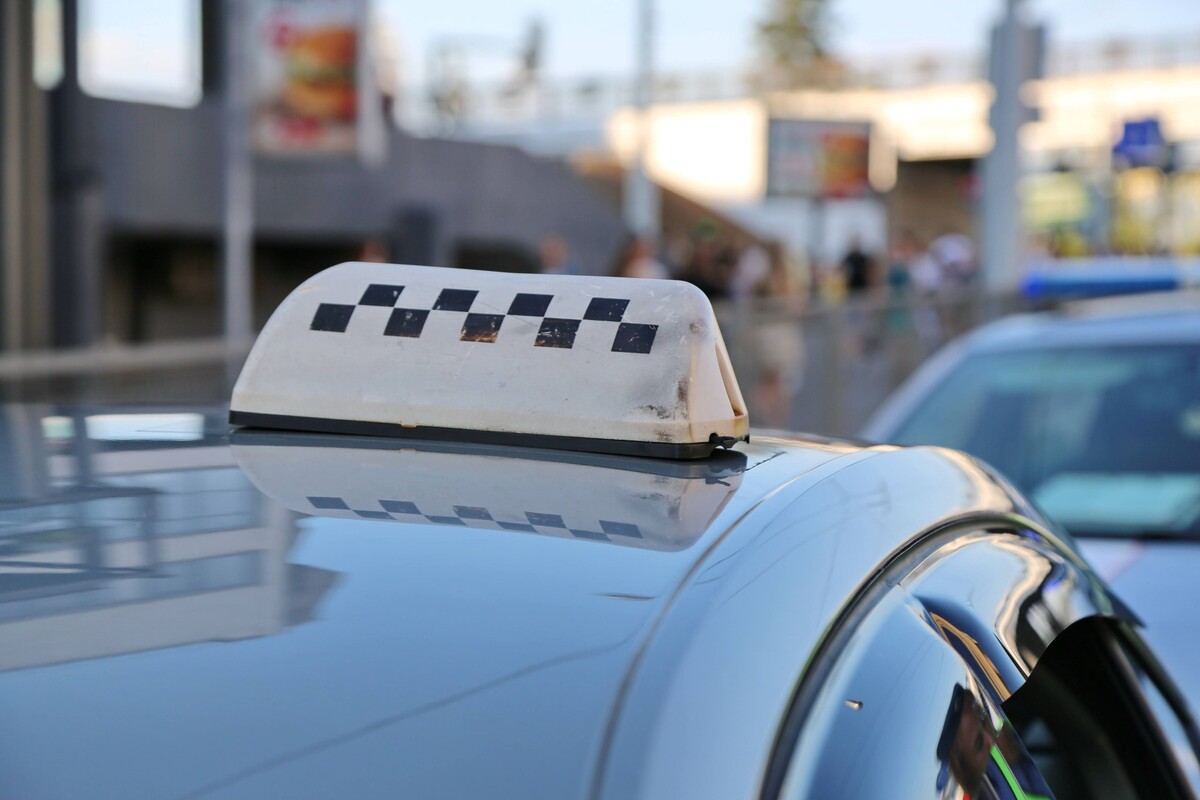 «Бесправного» таксиста-нелегала выявили в Могилёве. Какое взыскание он получил?