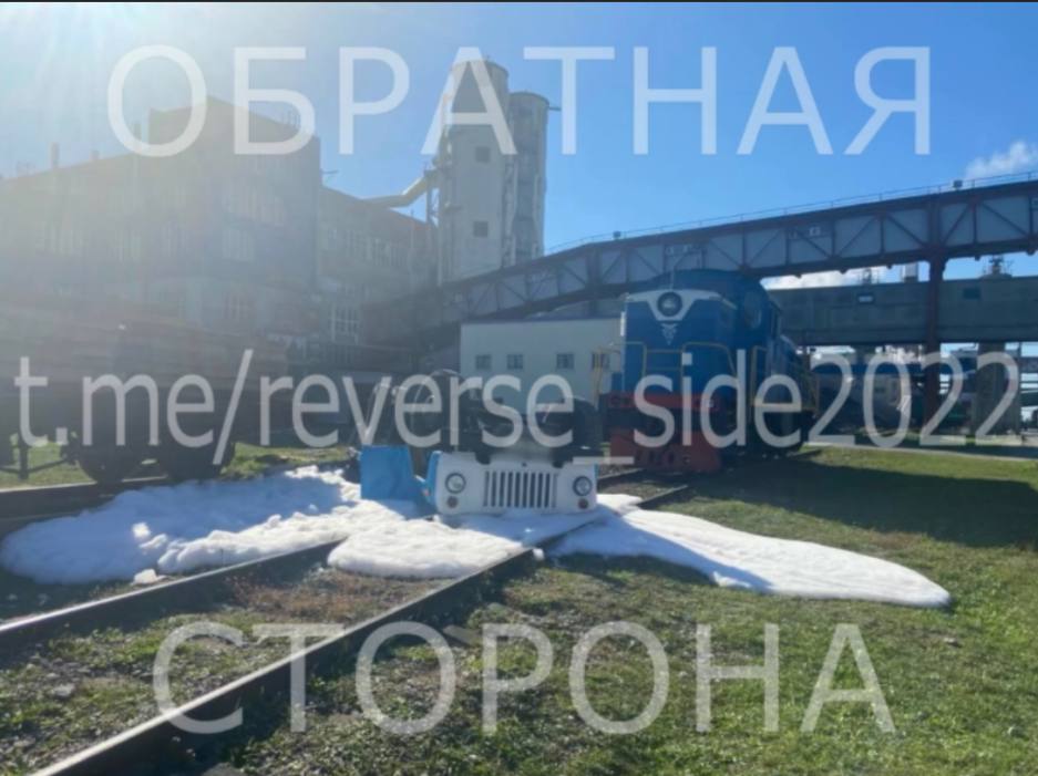 В Жабинке водитель GAZ не остановился перед тепловозом — видео