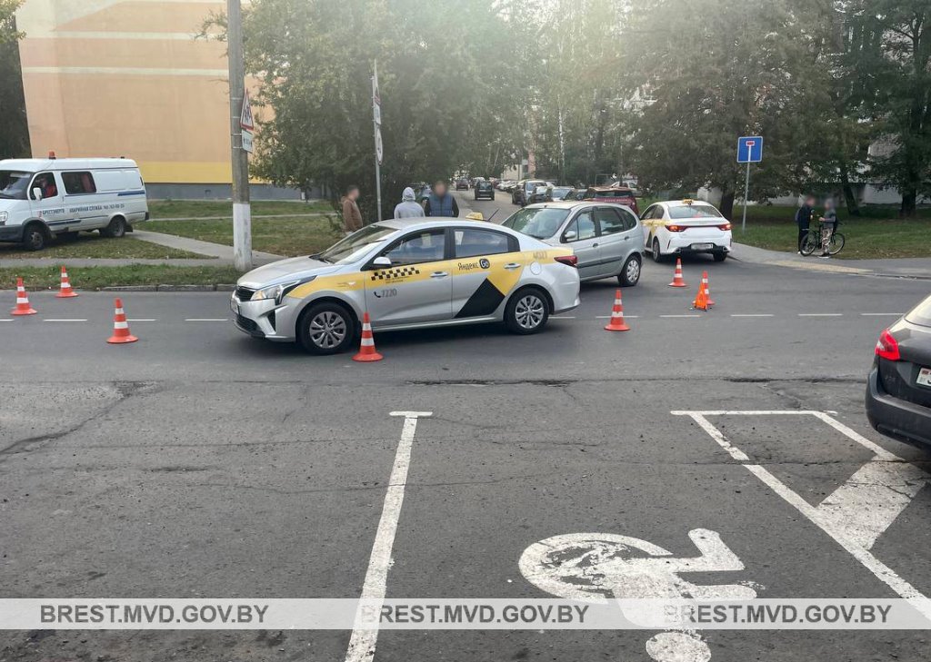 В Брестской области мужчина после бурного застолья угнал автомобиль и разбил его