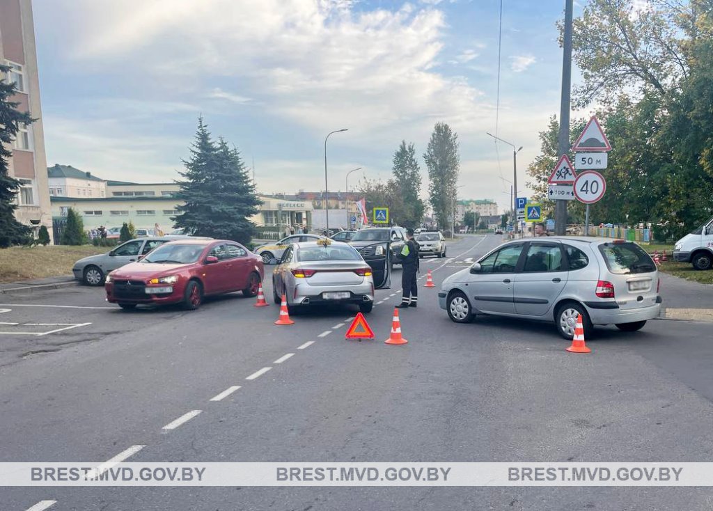 В Брестской области мужчина после бурного застолья угнал автомобиль и разбил его