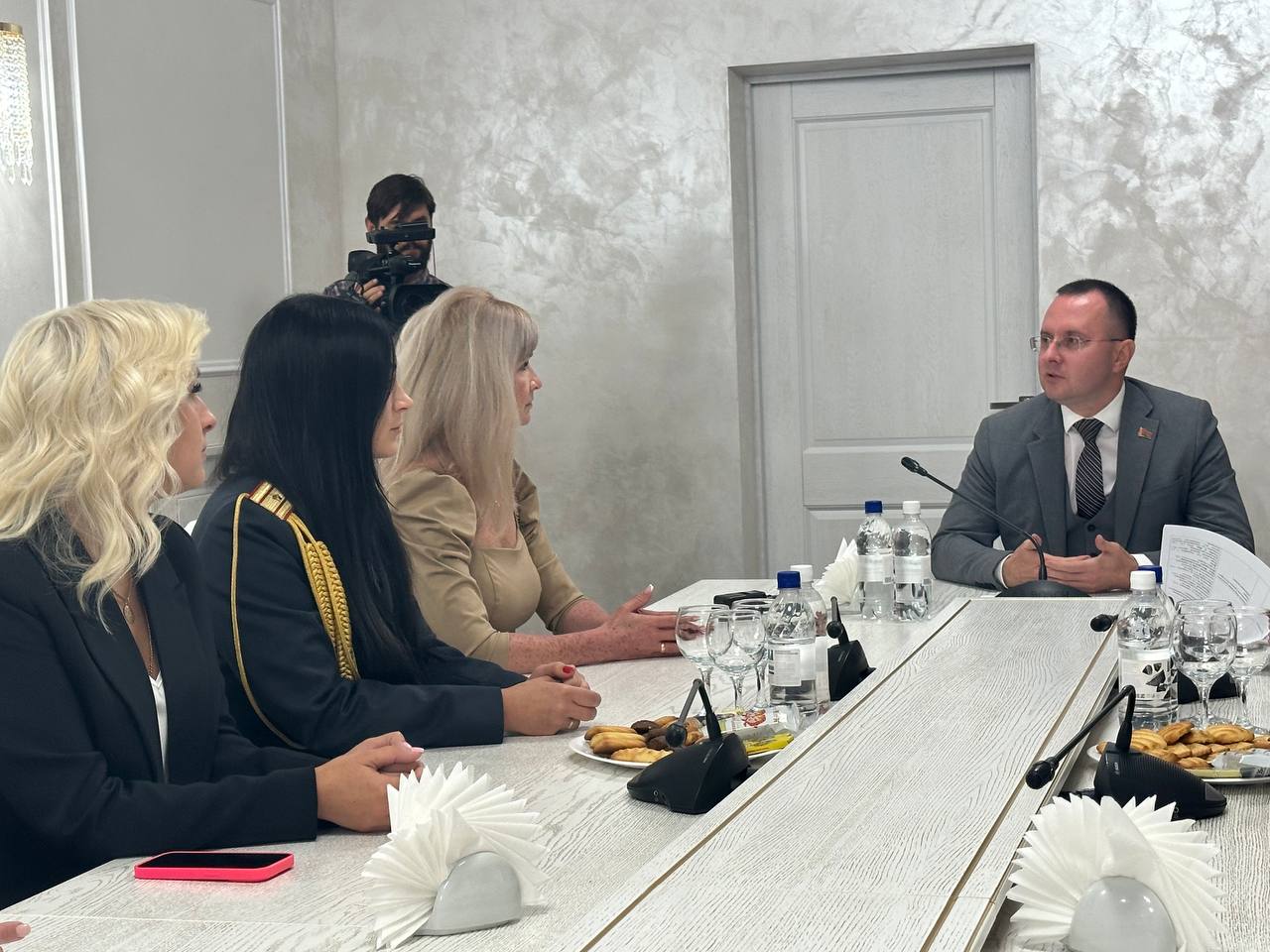 В Брестском горисполкоме прошла особенная встреча, посвященная Дню матери