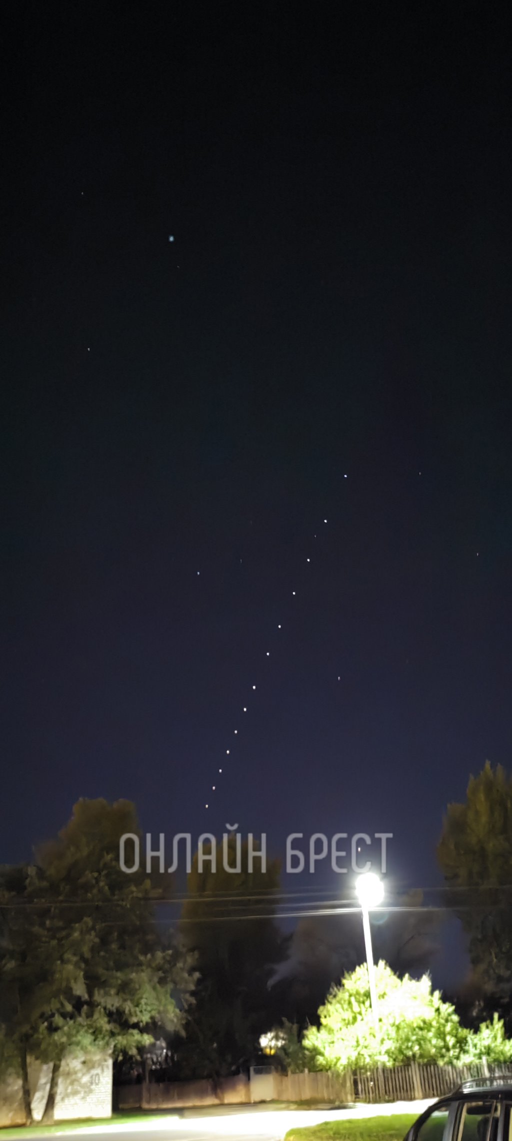 А вы видели? Спутники Илона Маска были замечены в небе над Брестом