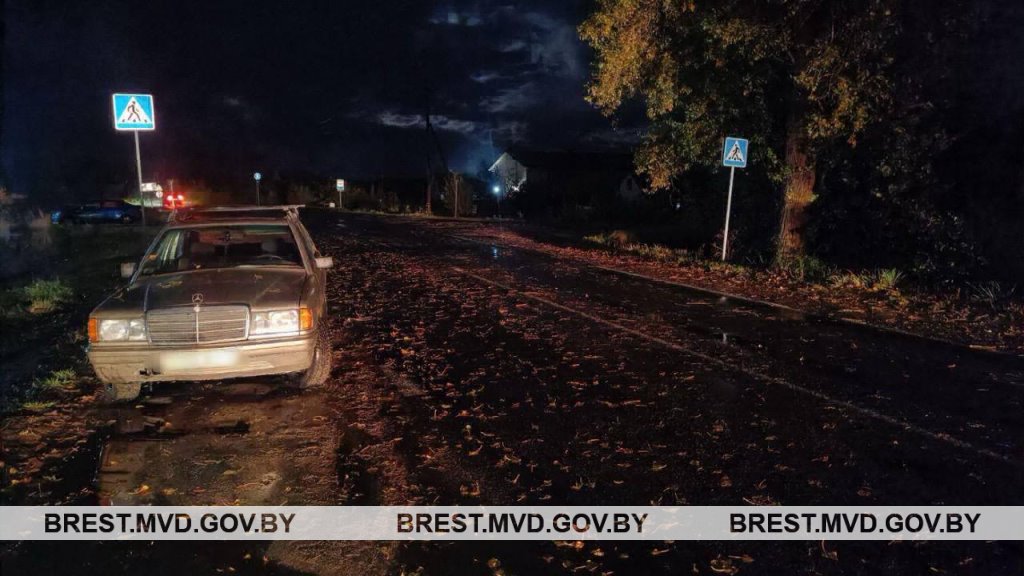 В Брестском районе водитель Mercedes наехал на 74-летнюю женщину-пешехода: пострадавшая госпитализирована