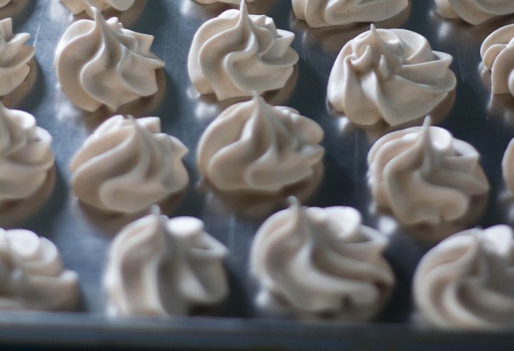 В Беларуси скоро появится необычный зефир — он будет со вкусом шампанского