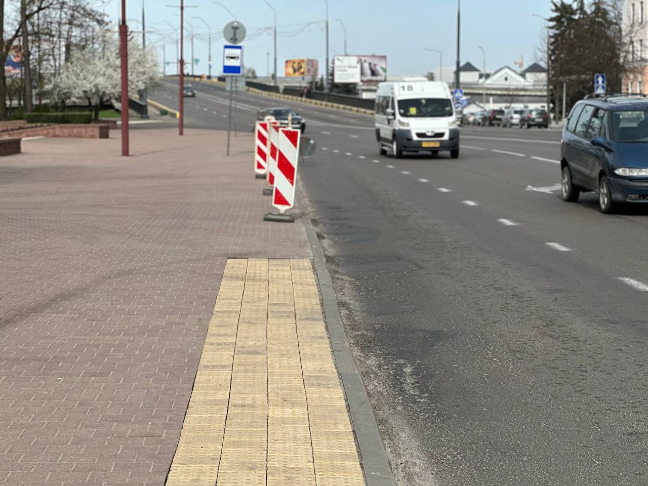 Парковочный карман реконструируют на ул. Ленина в Бресте