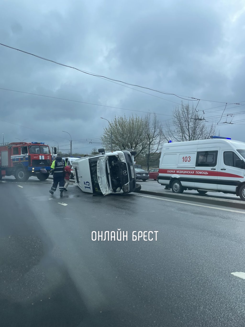 В Бресте возле Кобринского моста перевернулась маршрутка