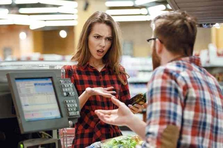 На что имеет, а на что не имеет права покупатель в торговом объекте? Разбираемся в типовых жизненных ситуациях