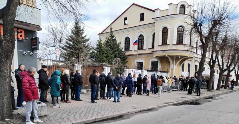 В Бресте активно идет голосование на выборах президента РФ