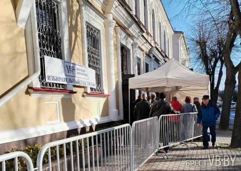 В Бресте активно идет голосование на выборах президента РФ