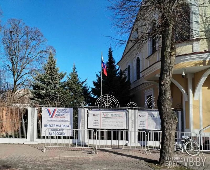 В Бресте активно идет голосование на выборах президента РФ