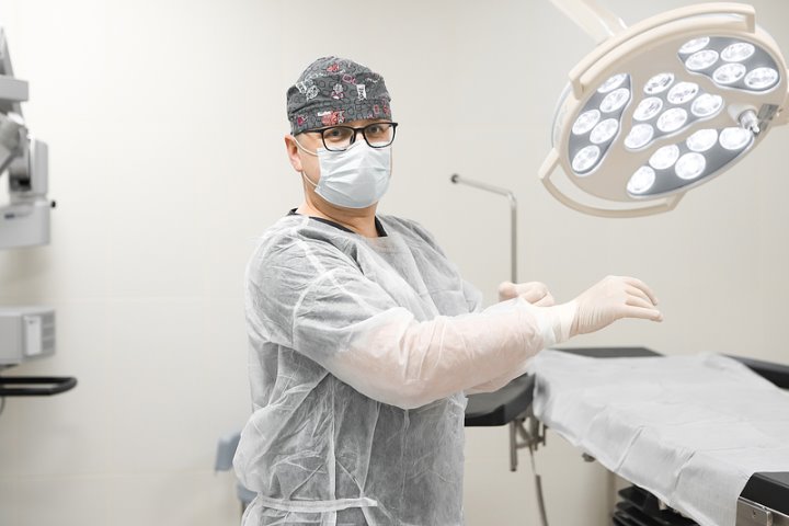 Белорусский хирург поделился мнением, что сегодня в тренде естественная красота за которую пациенты готовы платить от 1800 рублей