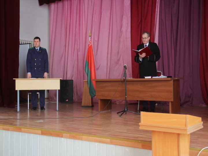 Суд направил двоих жителей Дрогичина в ЛТП