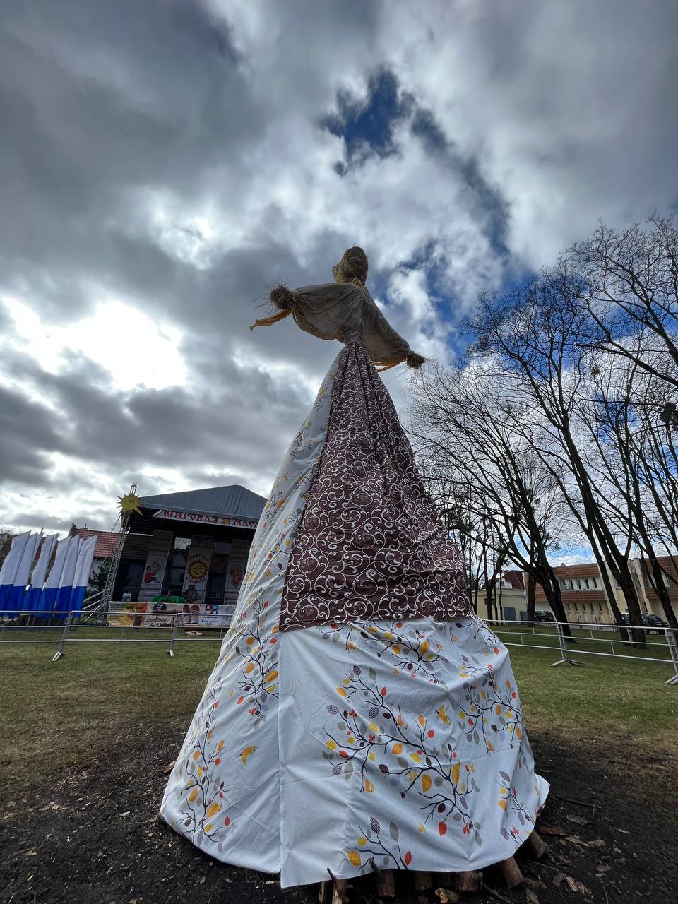 В Бресте проходят народные гуляния «Широкая масленица»