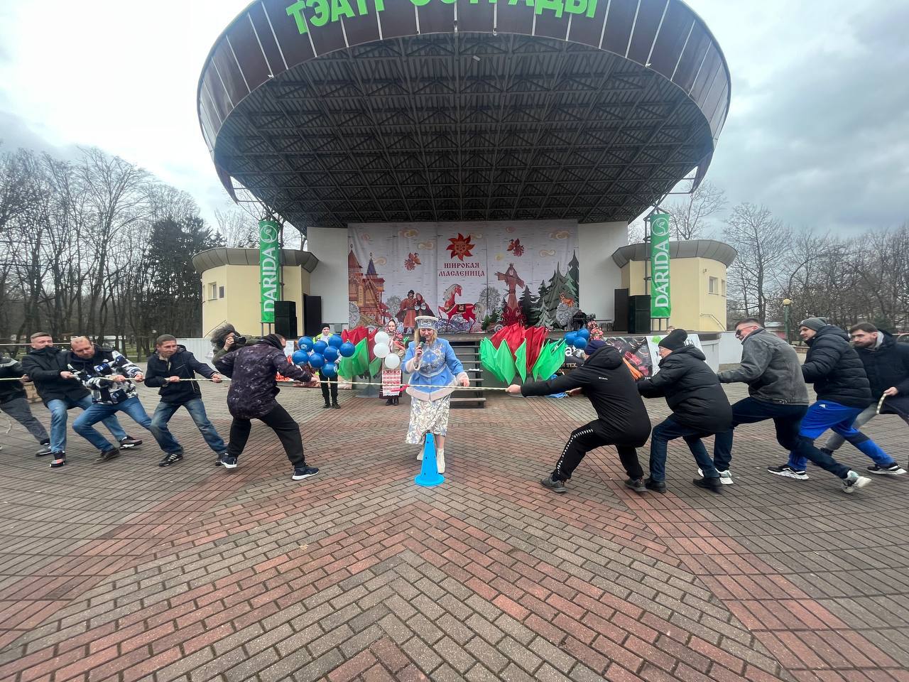 В Бресте проходят народные гуляния «Широкая масленица»