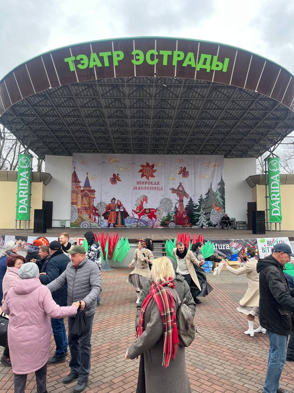 В Бресте проходят народные гуляния «Широкая масленица»