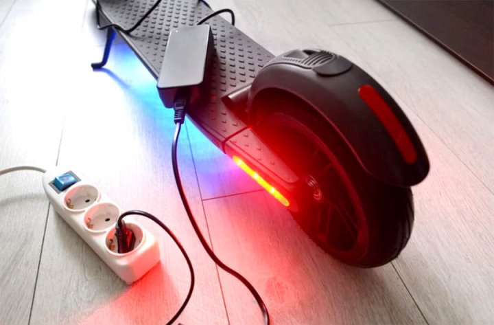 В Пинске электросамокат загорелся в квартире