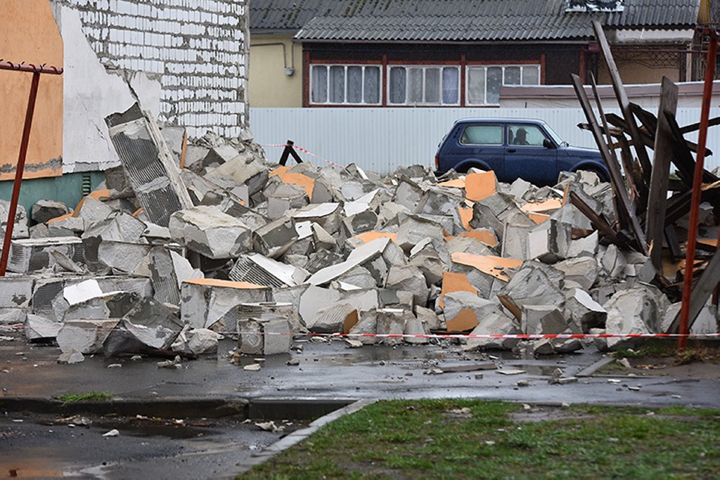 В доме под Гомелем обрушилась стена