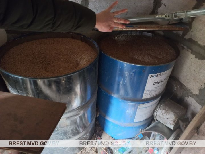 У сельчан нашли в мешках более 1300 кг краденного зерна. Случай в Брестской области