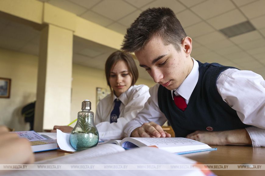 От задумки до патента. Брестские школьники собрали инновационный твердотопливный котел