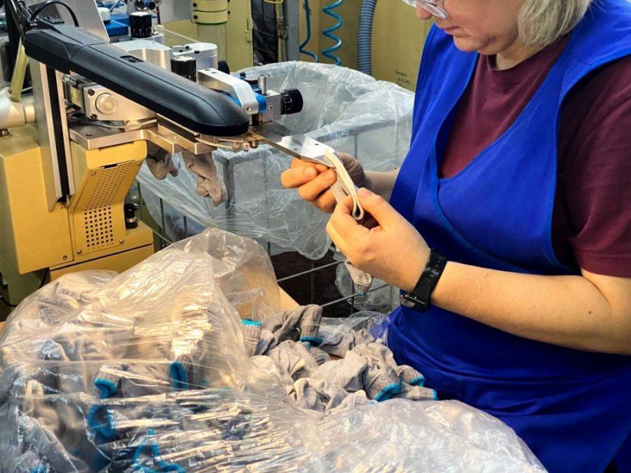 Узнали, как делают носки на Брестском чулочном комбинате