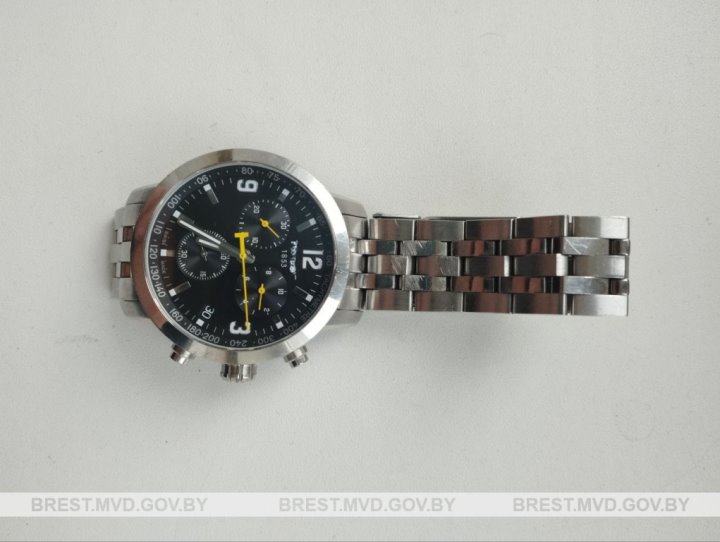 Житель Кобрина проснулся утром без часов, которые стоят более 2000 рублей. Куда они делись?