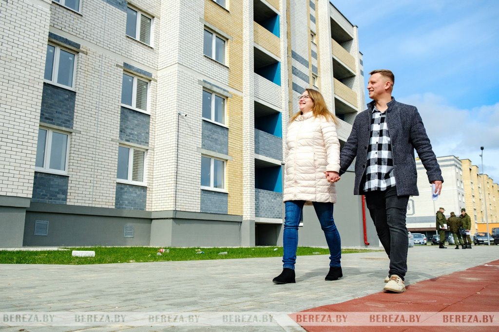 Военнослужащие получили арендное жилье в Березе