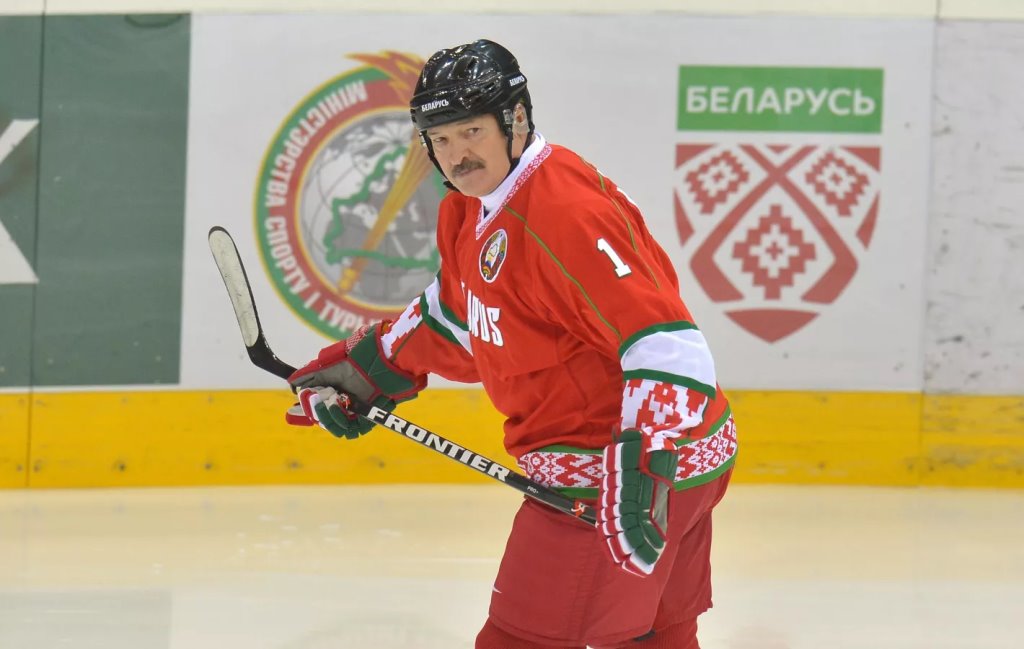 Лукашенко рассказал, за кого будет болеть в финале белорусской хоккейной экстралиги