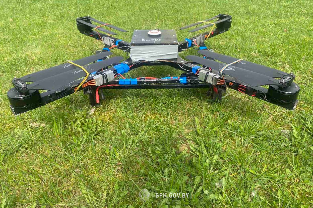 Пограничники обнаружили беспилотник вблизи границы с Литвой. Задержаны трое белорусов