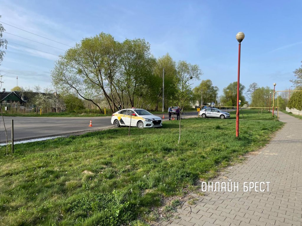 В Бресте таксист сбил велосипедиста