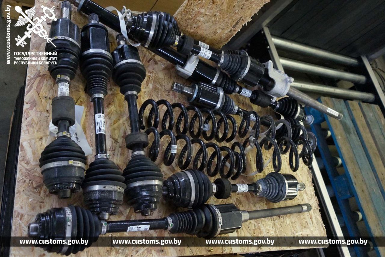Чтобы сэкономить на таможенных платежах более 35 000 рублей, в документах не указали перемещаемые автозапчасти