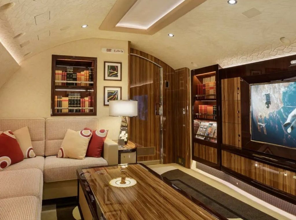 Как выглядит изнутри крупнейший личный самолет в мире