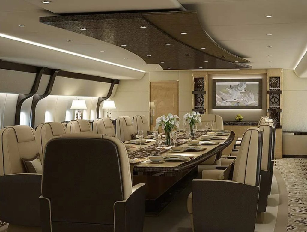 Как выглядит изнутри крупнейший личный самолет в мире