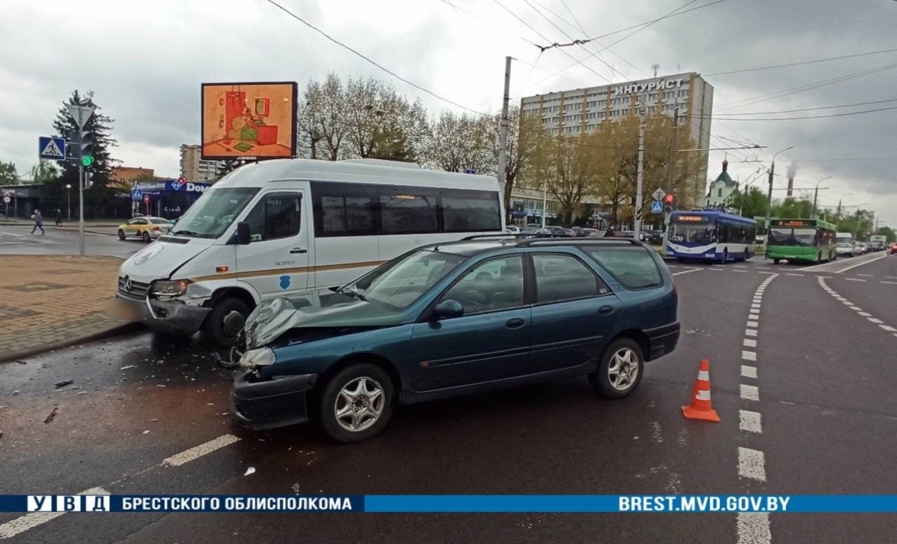 В Бресте маршрутка попала в ДТП. Стали известны подробности