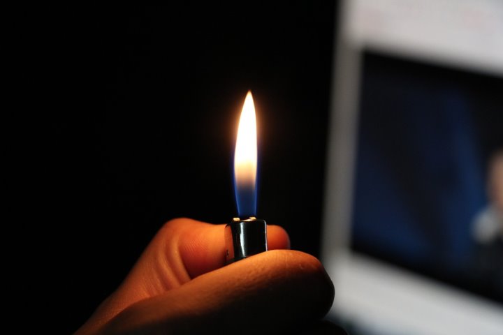 Посетитель ресторана подпалил другому мужчине волосы — ему не понравилось, как тот одет. Случай в Беларуси