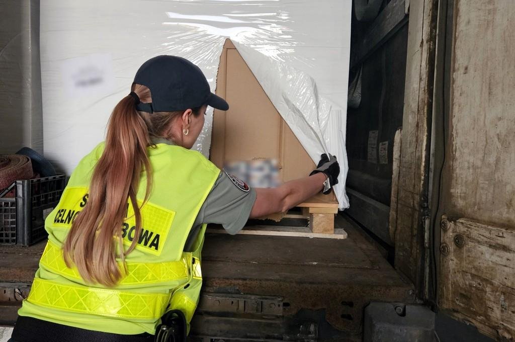 Контрабандные белорусские сигареты на $3,4 млн задержали в Польше