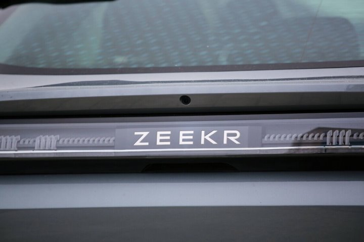 Белорус продавал в Сети дорогие электромобили с нарушением закона. Это заметила налоговая