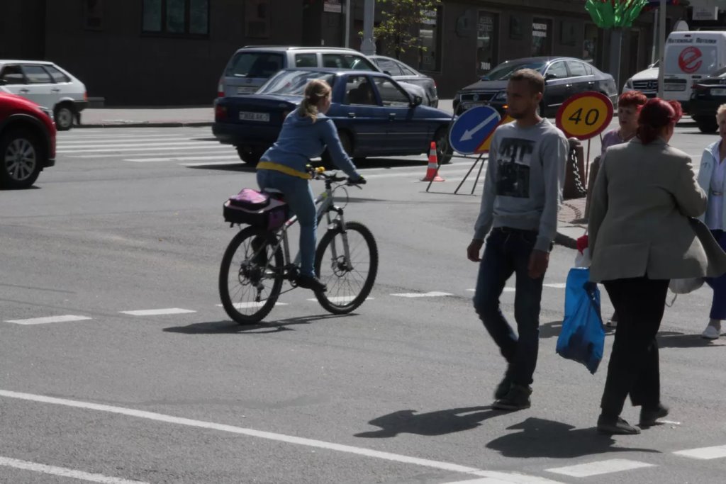 Считается ли столкновение пешехода с велосипедистом ДТП? Рассказали  в ГАИ