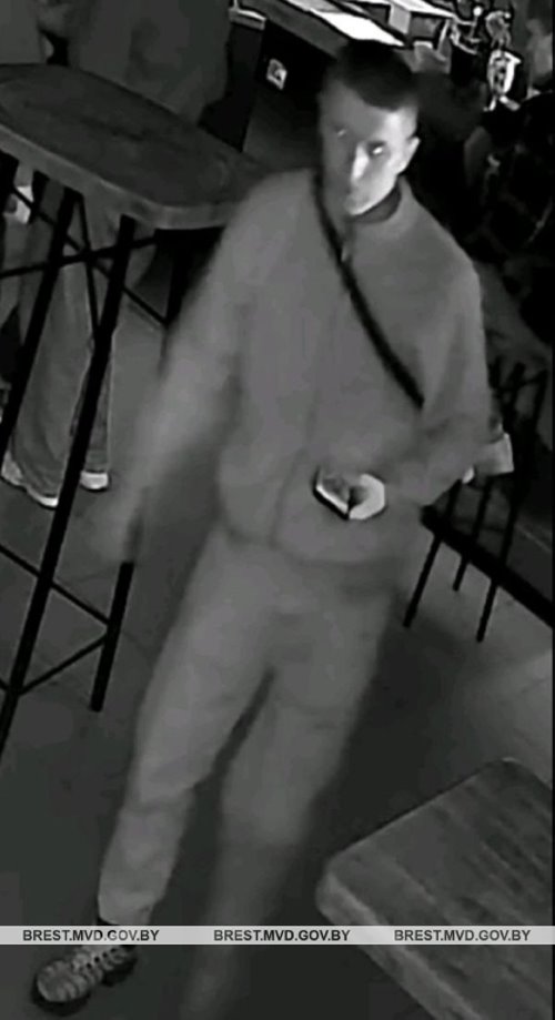 В Бресте милиция устанавливает личности молодых людей