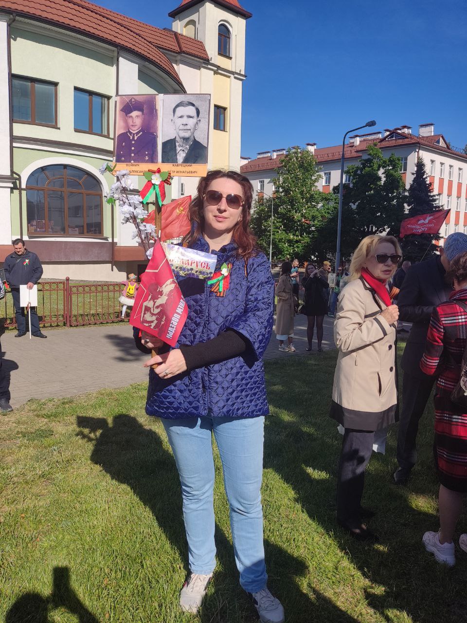 Шествие праздничной колонны по проспекту Машерова в Бресте