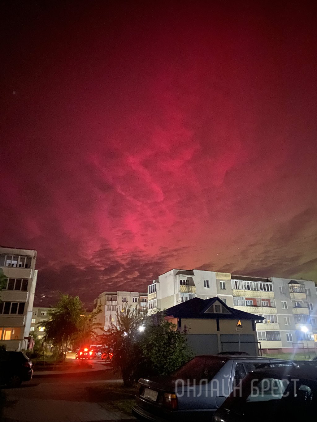 Красочное северное сияние появилось сегодня в небе над Брестской областью. Фотофакт