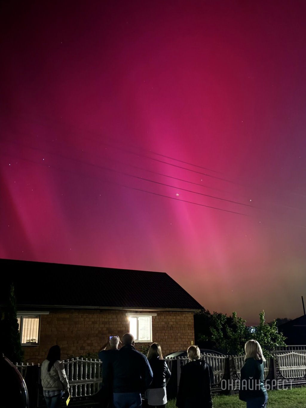 Красочное северное сияние появилось сегодня в небе над Брестской областью. Фотофакт