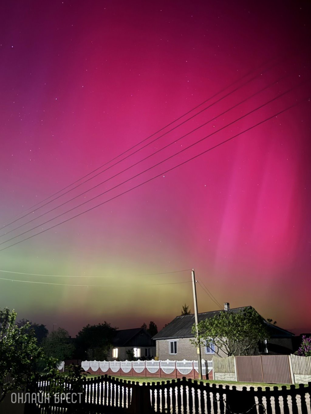 Красочное северное сияние появилось сегодня в небе над Брестской областью. Фотофакт