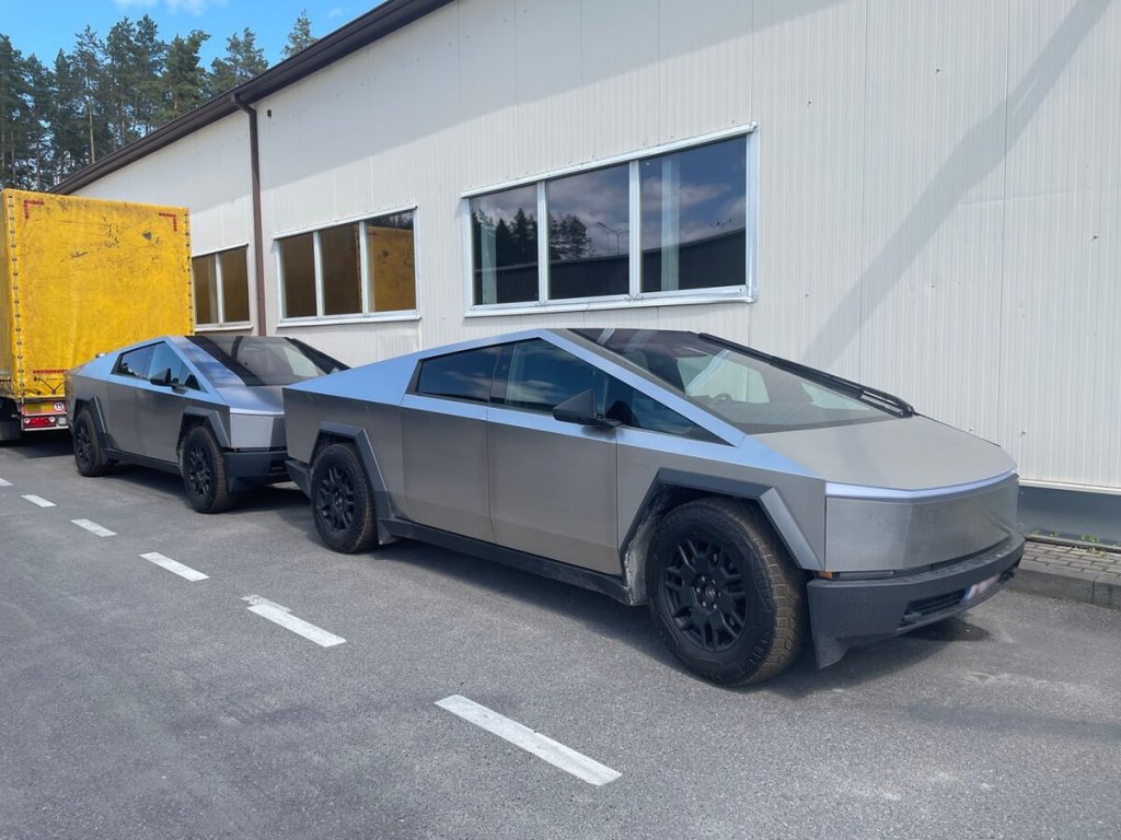 Два Tesla Cybertruck не смогли попасть в Беларусь из Литвы. Вот в чём дело