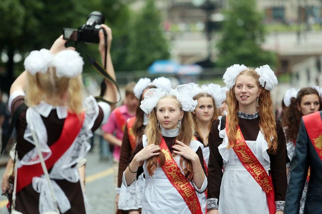 «Нам нельзя это культивировать». В Беларуси возьмут на контроль проведение выпускных