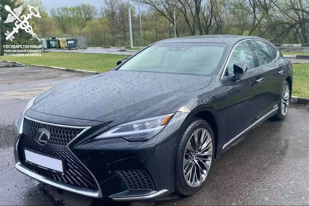 Четыре люксовых автомобиля по заниженной стоимости везли в Беларусь из Польши