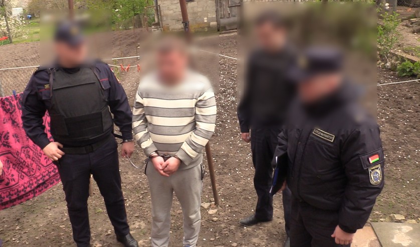 Пока тела лежали в собственном доме, тратил деньги, проигрывая их в онлайн-казино: подробности двойного убийства в Беларуси