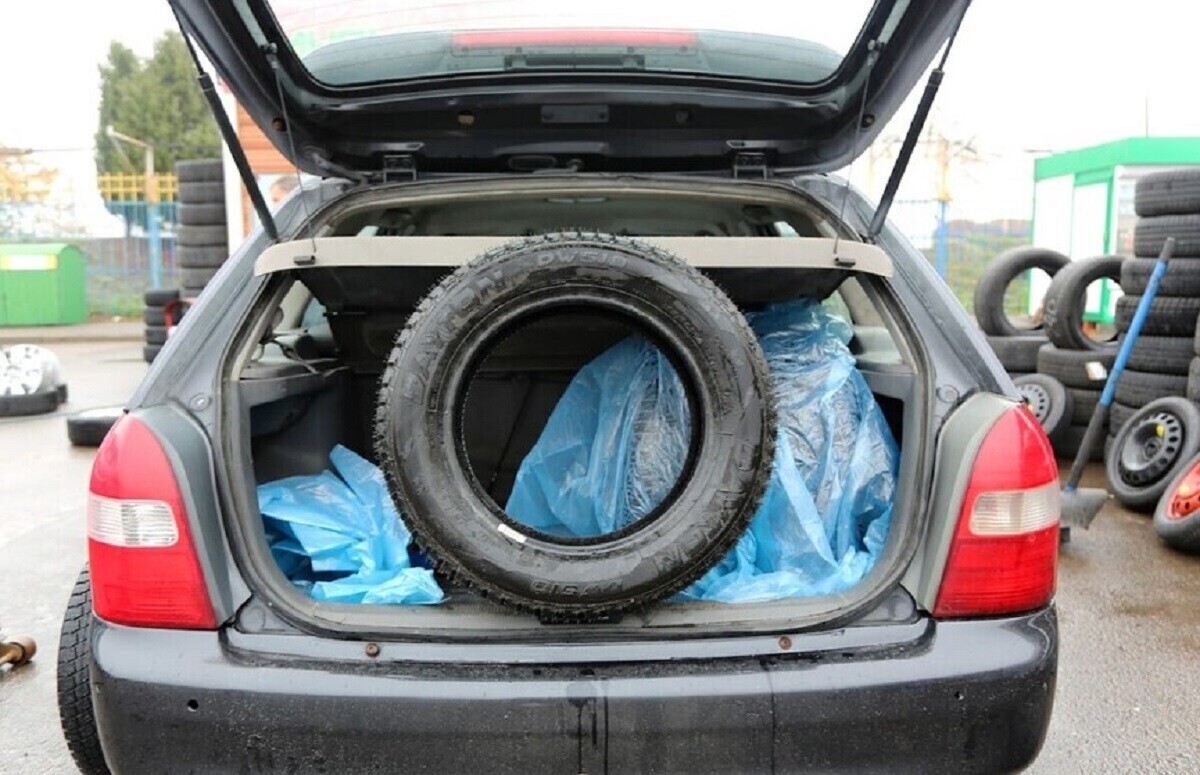 Белорусы провозили б/у шины через границу, но утверждали, что это «запаски». Помогло ли в суде?