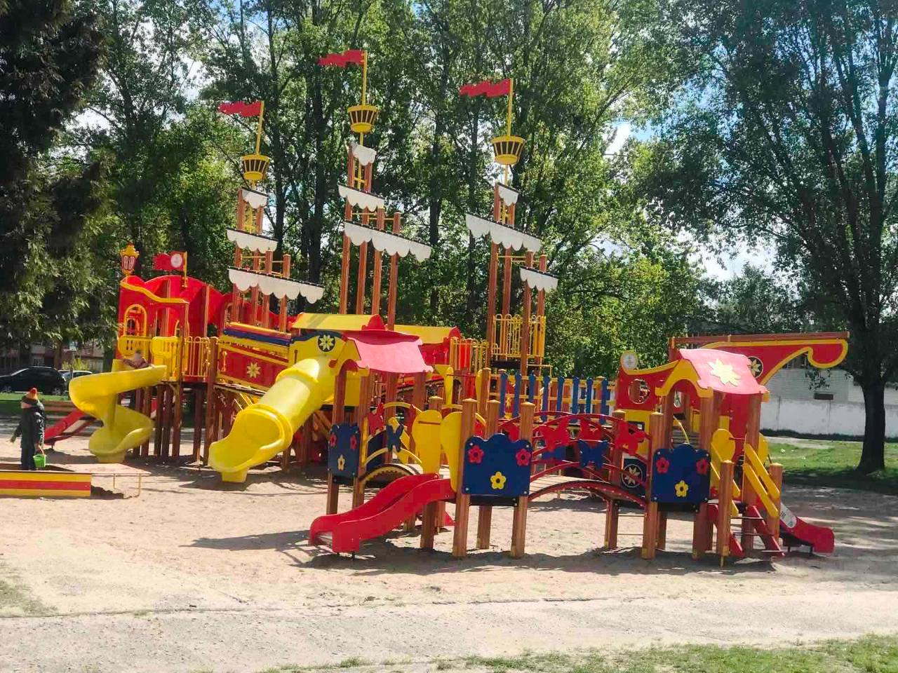 В Бресте в микрорайоне Дубровка установлены стильные скамейки