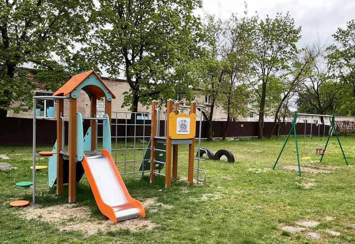 В Бресте в микрорайоне Дубровка установлены стильные скамейки