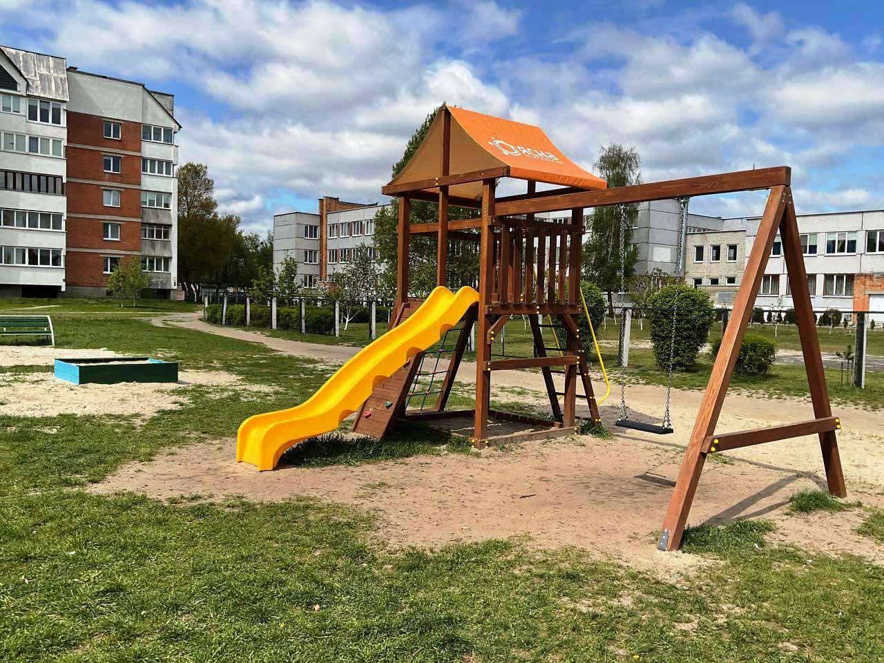 В Бресте в микрорайоне Дубровка установлены стильные скамейки